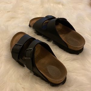 Size 6 1/2 gently worn Birkenstock platform sandals (black)